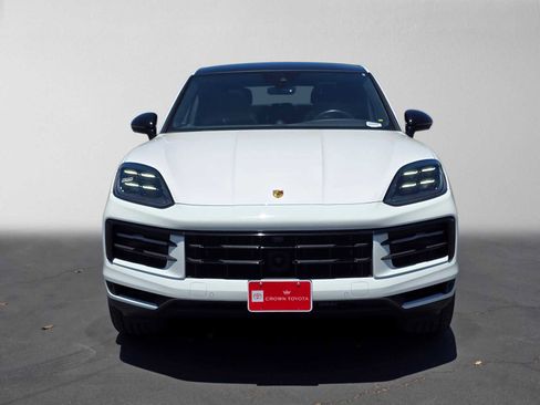 Used 2024 Porsche Cayenne S AWD/4WD image 8