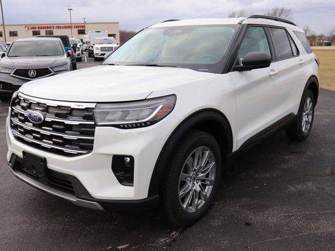 New 2026 Ford Explorer Active w/ Active Comfort Package image 3