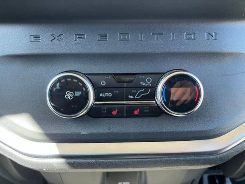 Used 2025 Ford Expedition Platinum AWD/4WD image 27