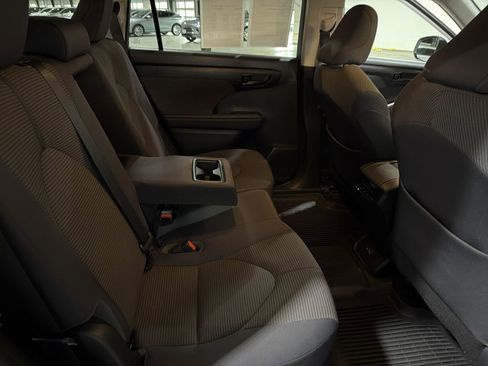 Used 2022 Toyota Highlander LE image 13