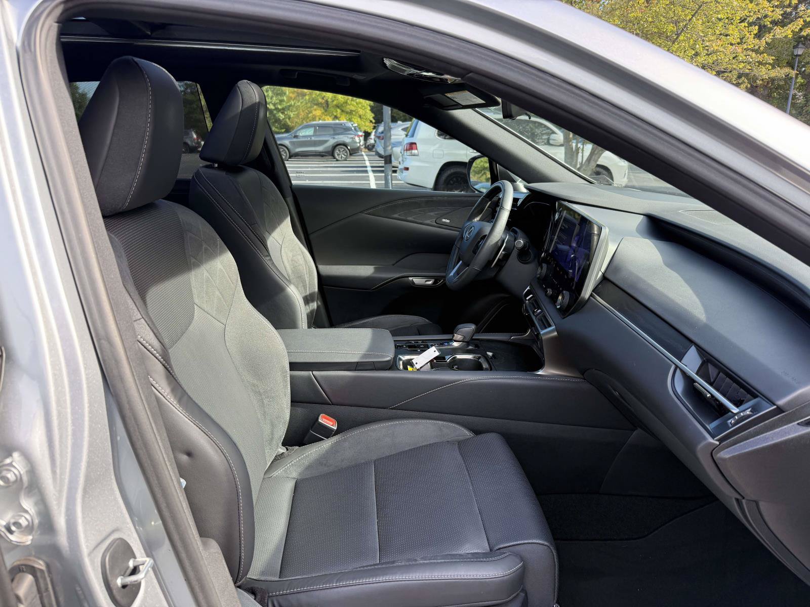 Used 2023 Lexus RX 350h w/ Accessory Package (Z1) AWD/4WD image 14