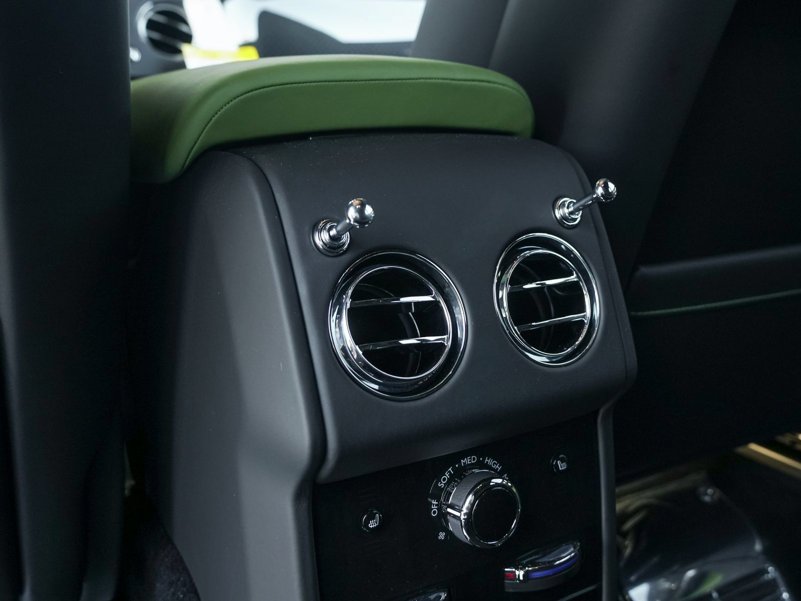 New 2027 Rolls-Royce Cullinan Black Badge AWD/4WD image 25