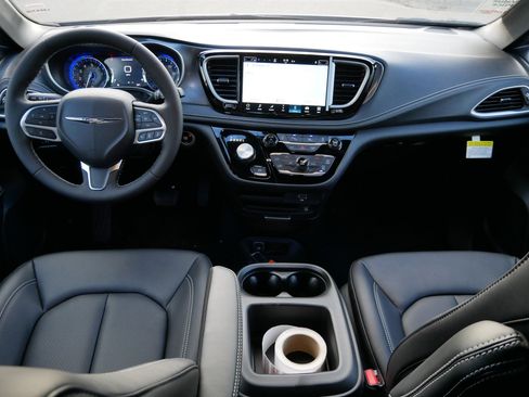 New 2026 Chrysler Pacifica Select image 12