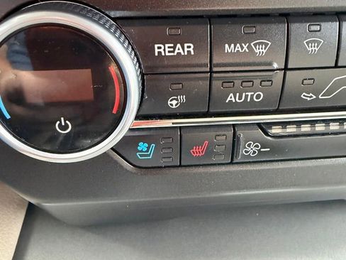 Used 2018 Ford Expedition XLT w/ Equipment Group 202A RWD image 27