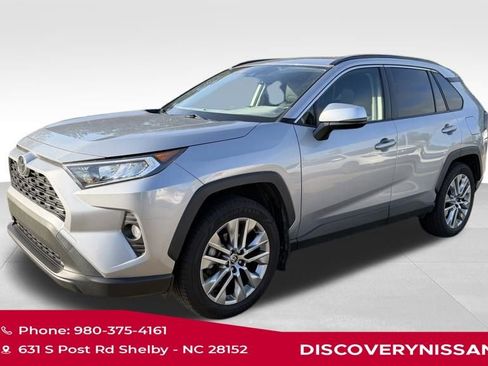 Used 2020 Toyota RAV4 XLE Premium FWD image 2