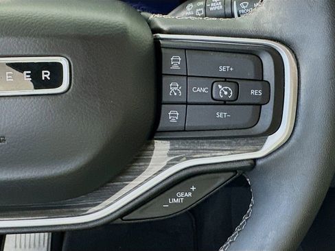 Used 2022 Jeep Wagoneer Series III w/ Premium Group I AWD/4WD image 27