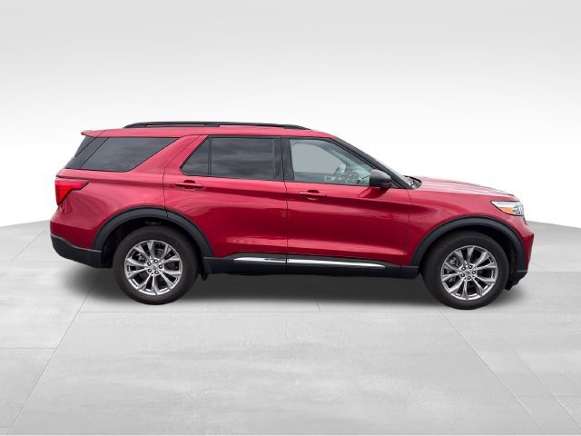 Used 2023 Ford Explorer XLT w/ Equipment Group 202A AWD/4WD image 6