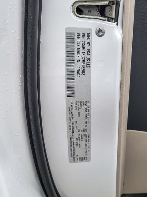 Used 2024 Chrysler Pacifica Touring-L FWD image 15