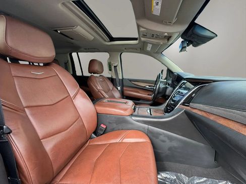 Used 2019 Cadillac Escalade ESV Premium Luxury RWD image 19