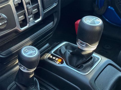 Used 2021 Jeep Gladiator Willys image 24