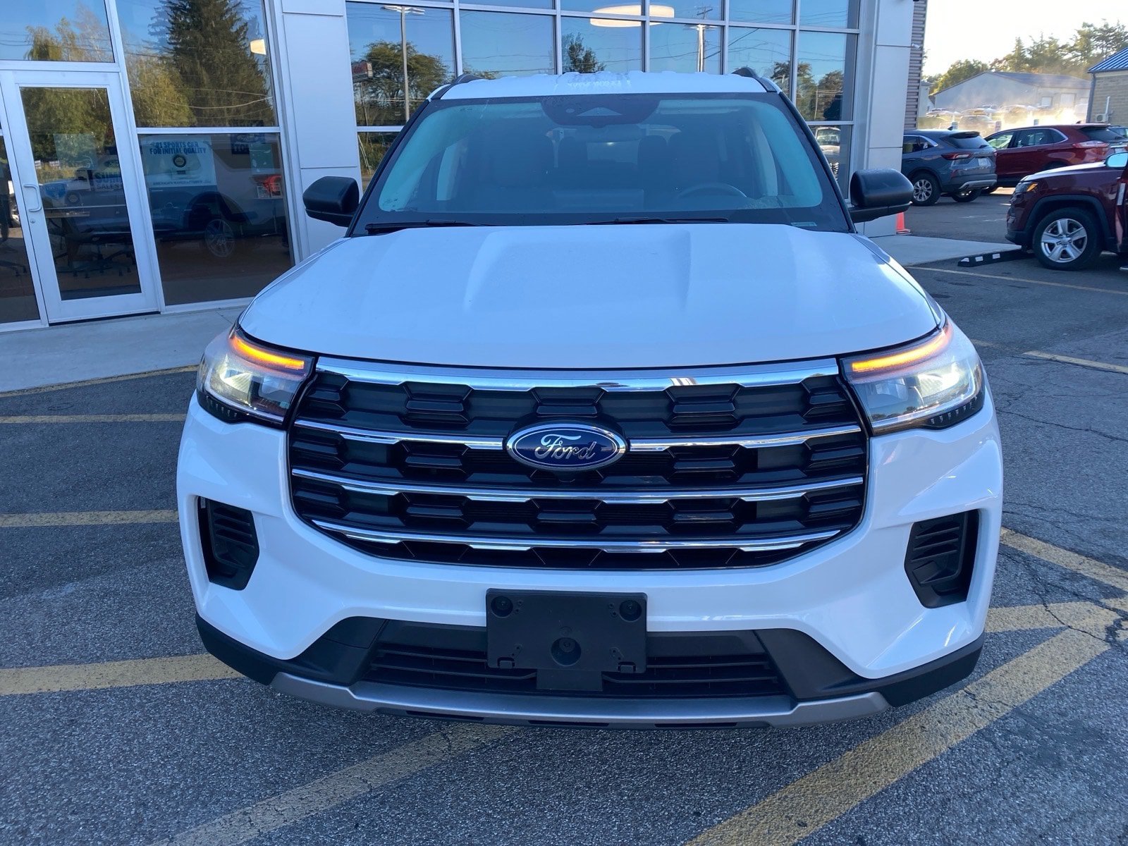Used 2025 Ford Explorer Active AWD/4WD image 9