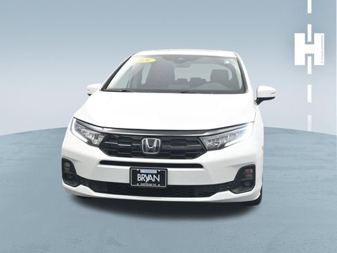 Used 2026 Honda Odyssey Touring image 2