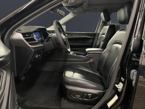 Used 2023 Jeep Grand Cherokee 4WD 4xe image 9