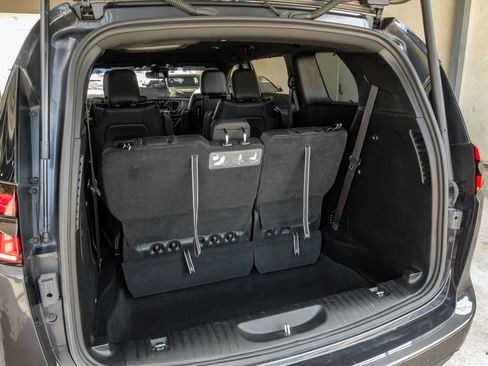 Used 2021 Chrysler Pacifica Touring-L w/ Uconnect Theater Family Group FWD image 66