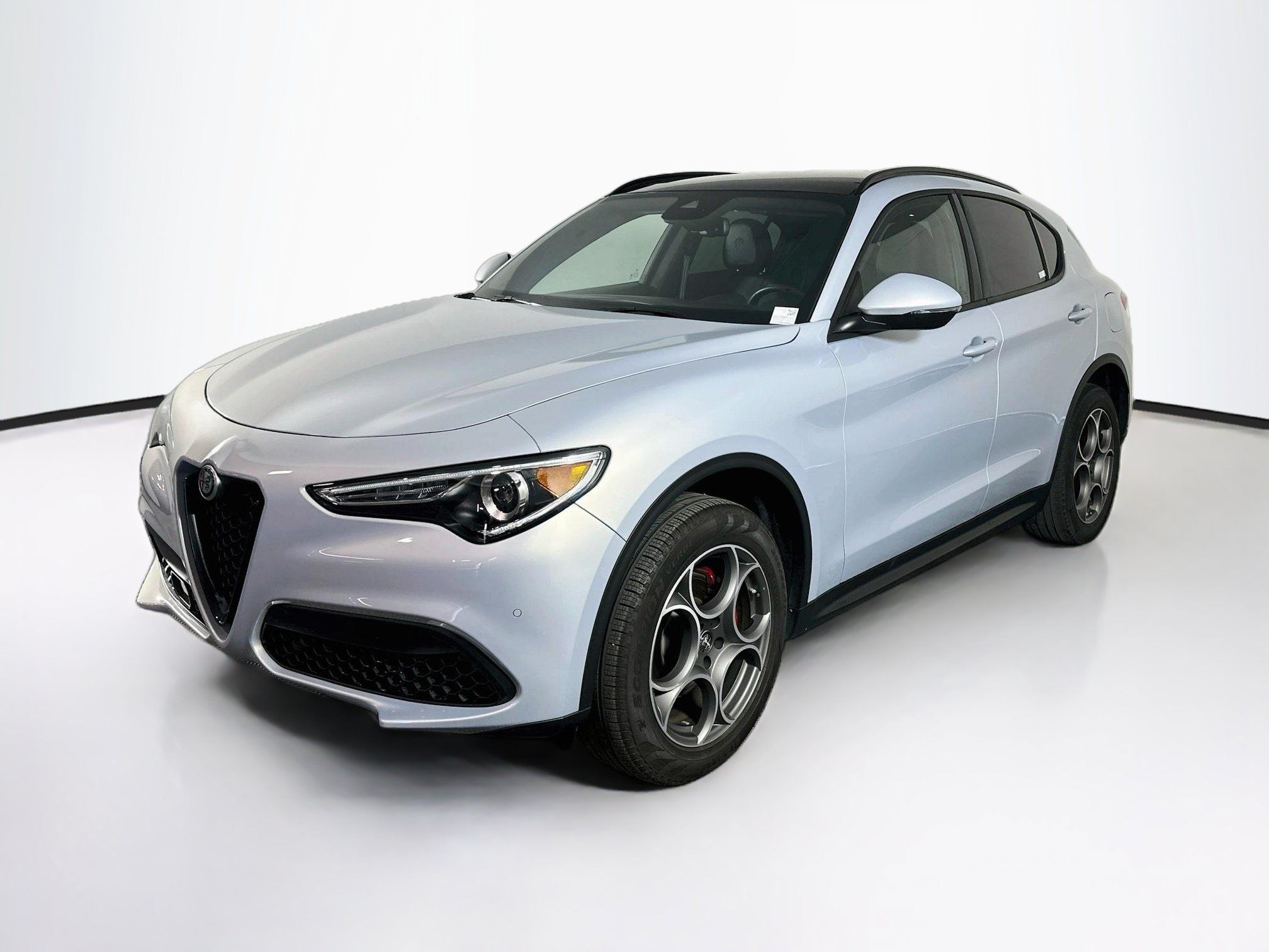 Used 2023 Alfa Romeo Stelvio Sprint RWD image 3