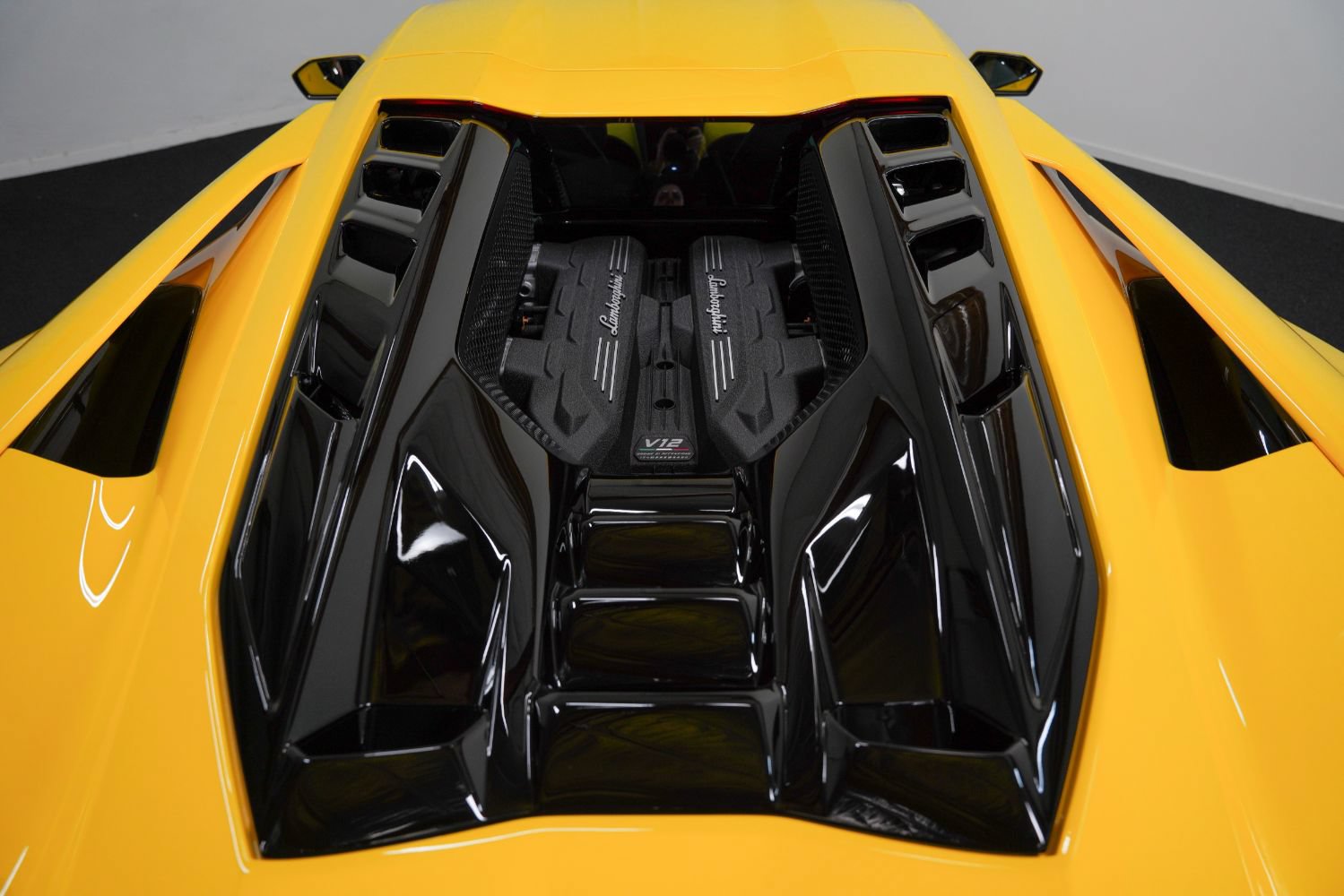 Used 2024 Lamborghini Revuelto AWD/4WD image 25