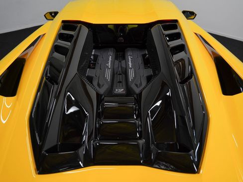 Used 2024 Lamborghini Revuelto AWD/4WD image 25
