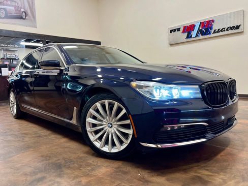 Used 2018 BMW 740i image 1
