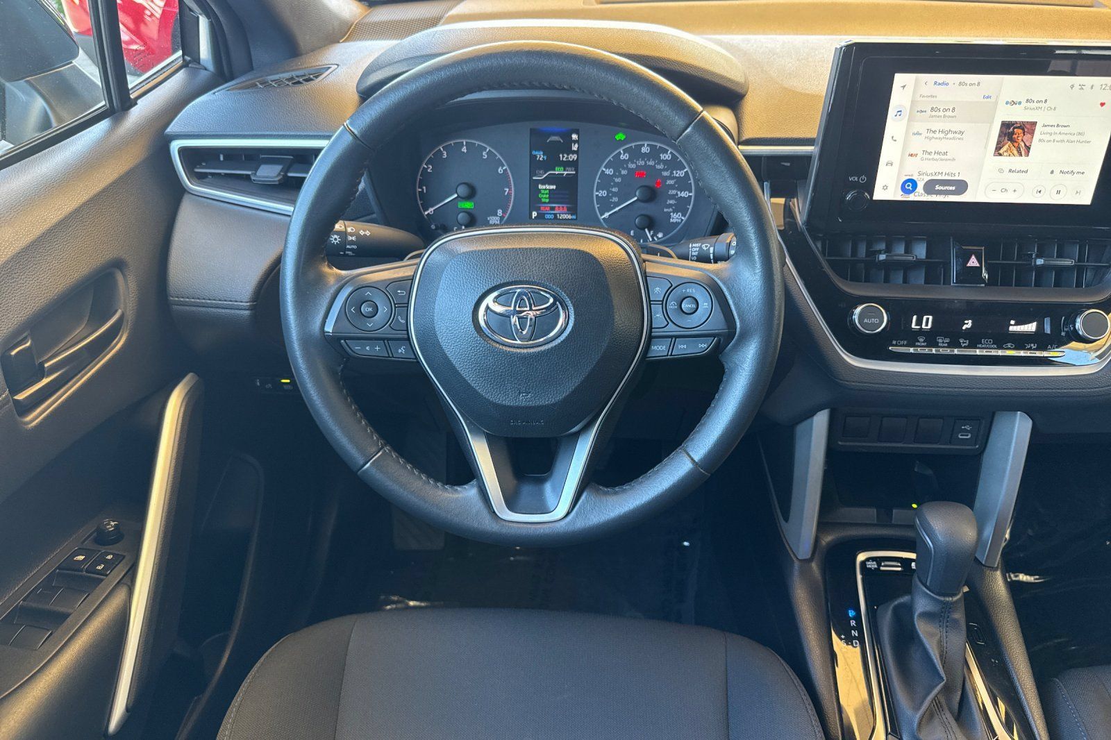 Used 2025 Toyota Corolla Cross AWD Hybrid image 17