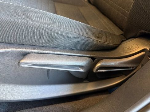 Used 2023 Honda HR-V LX image 14