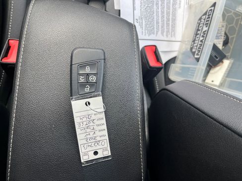 Used 2022 Volkswagen Tiguan SE image 39