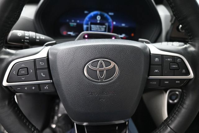 Used 2024 Toyota Grand Highlander AWD image 16