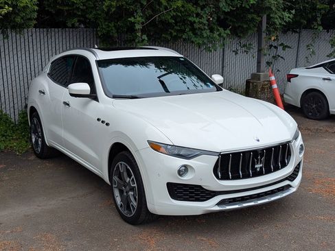 Used 2017 Maserati Levante S AWD/4WD image 7
