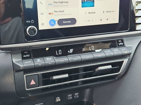 Certified 2025 Toyota Camry SE FWD image 17