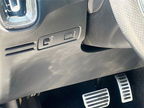 Used 2019 Volvo XC40 T5 R-Design AWD/4WD image 10
