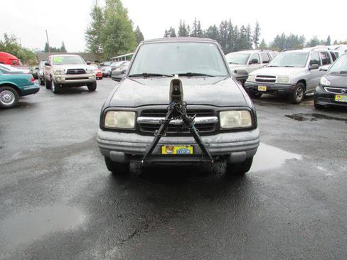 Used 1999 Chevrolet Tracker 4WD Convertible w/ Preferred Equipment Group 2 image 2