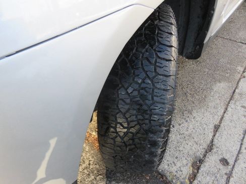 Used 2012 Toyota Highlander Base 4dr SUV (2.7L l4) image 28