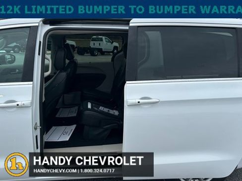 Used 2024 Chrysler Pacifica Touring-L image 13