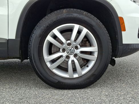 Used 2016 Volkswagen Tiguan S image 8
