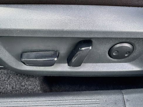 Used 2025 Nissan Rogue SV FWD image 19