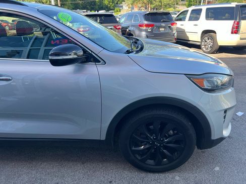 Used 2019 Kia Sorento S FWD image 8