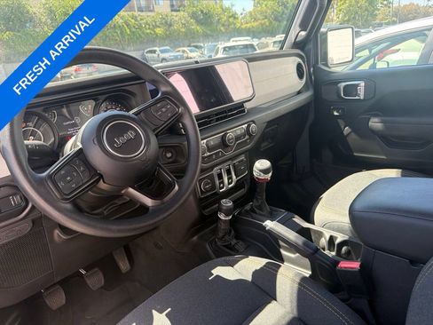 Used 2025 Jeep Wrangler Sport AWD/4WD image 6