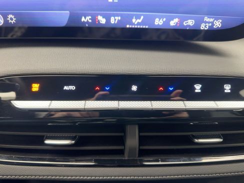 Certified 2025 Buick Enclave Preferred image 23