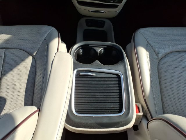 Used 2020 Chrysler Pacifica Limited FWD image 26