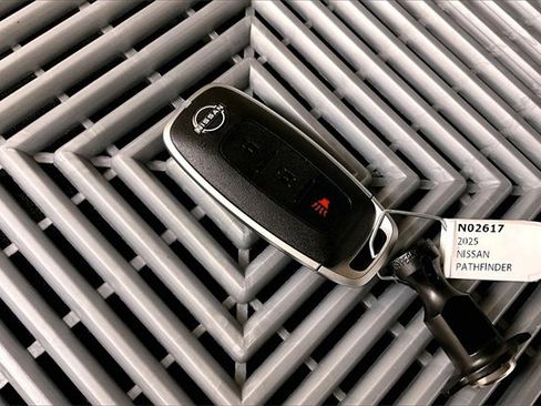 New 2025 Nissan Pathfinder S image 12