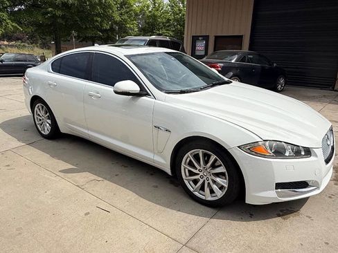 Used 2013 Jaguar XF RWD image 19