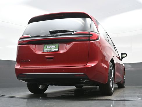 New 2026 Chrysler Pacifica Select image 15