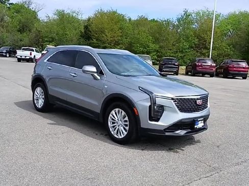 Used 2024 Cadillac XT4 Luxury w/ Cold Weather Package image 2