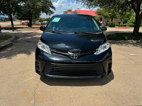 Used 2020 Toyota Sienna L image 3