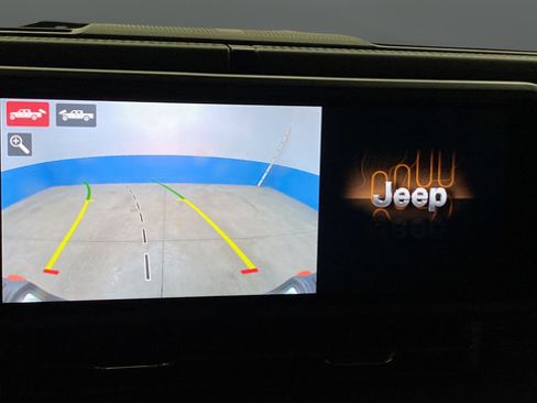 Certified 2025 Jeep Gladiator Mojave AWD/4WD image 13