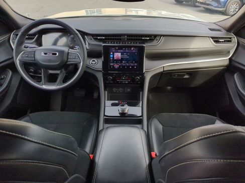 Used 2024 Jeep Grand Cherokee Altitude image 27