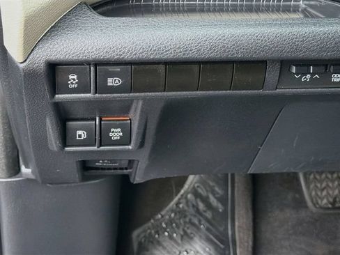 Used 2021 Toyota Sienna XLE FWD image 9