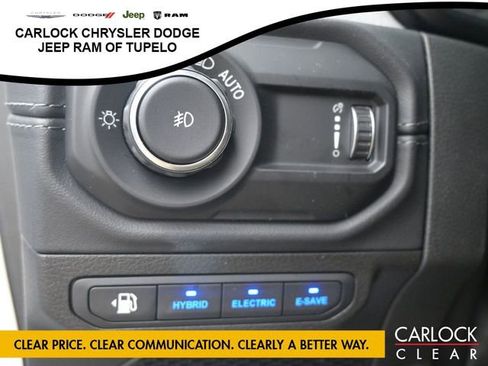 Used 2025 Jeep Wrangler Sahara w/ Safety Group AWD/4WD image 12