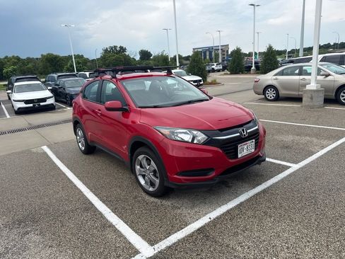 Used 2018 Honda HR-V LX image 2