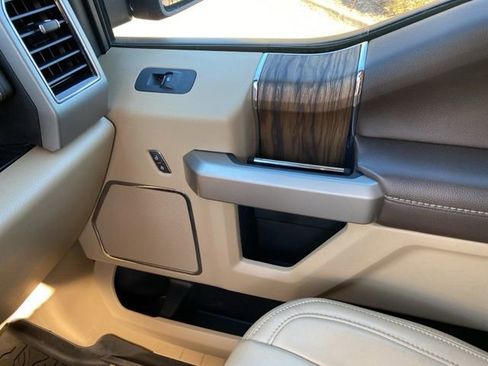 Used 2020 Ford F150 Lariat image 36