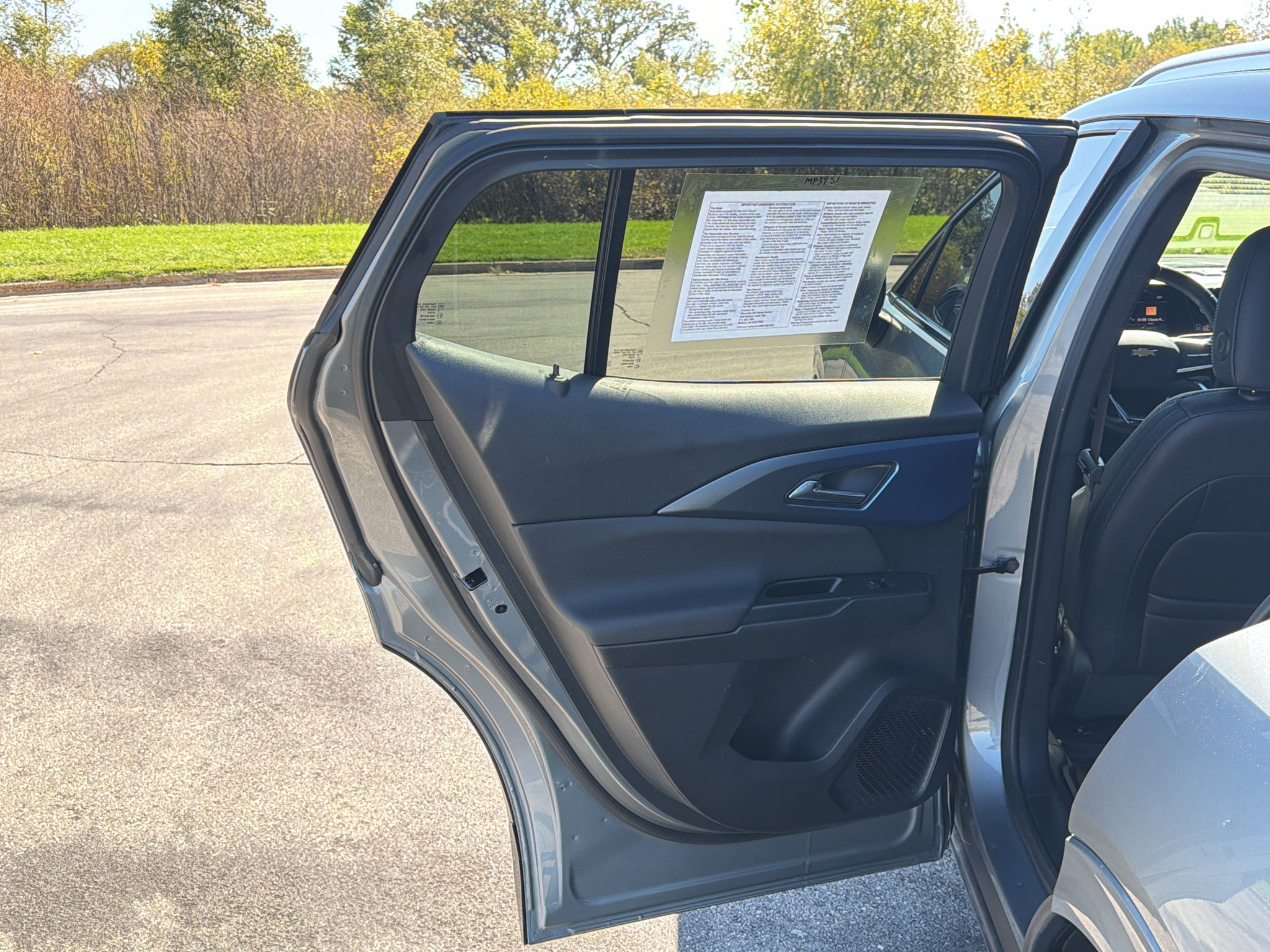 Used 2025 Chevrolet Equinox EV LT w/ LPO, Blackout Package FWD image 32